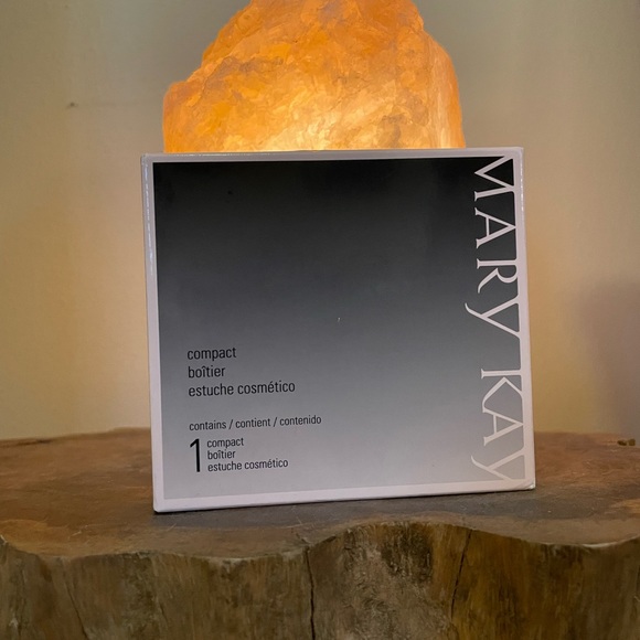 Mary Kay Compact - Picture 3 of 3